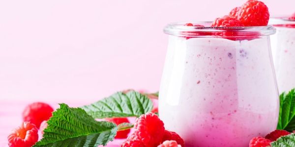 Joghurt-Glas mit Himbeeren
